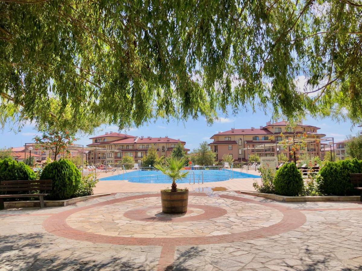 Sorrento - Menada Apartments Sveti Vlas Luaran gambar